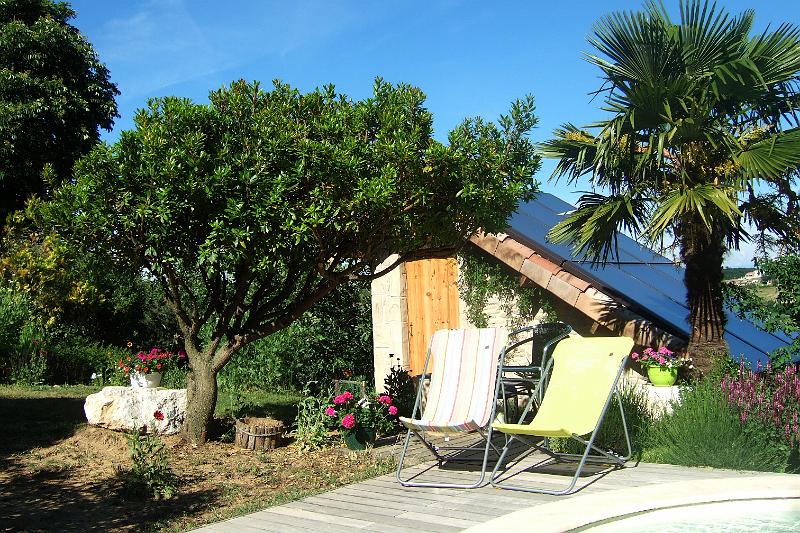 2011-05- (1089).JPG - Die Dusche befindet sich direkt neben dem Pool ...